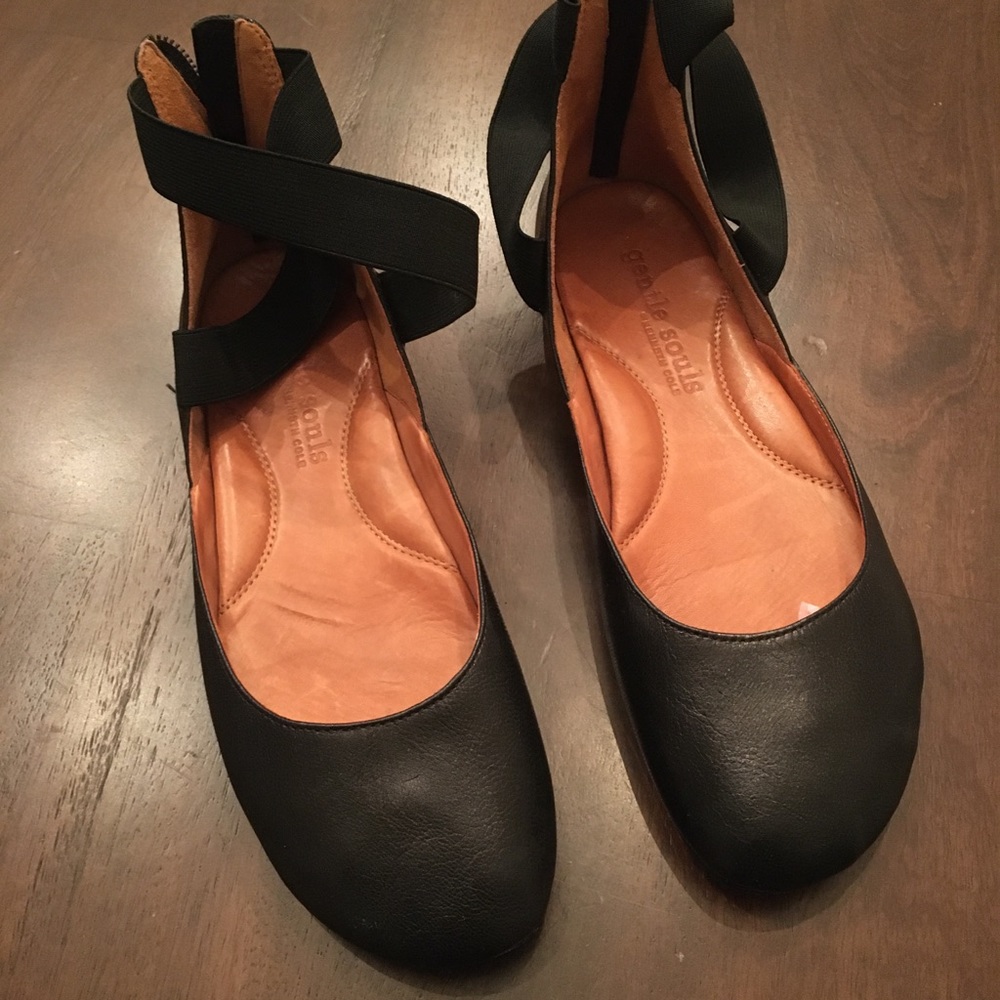 Kenneth Cole black flats